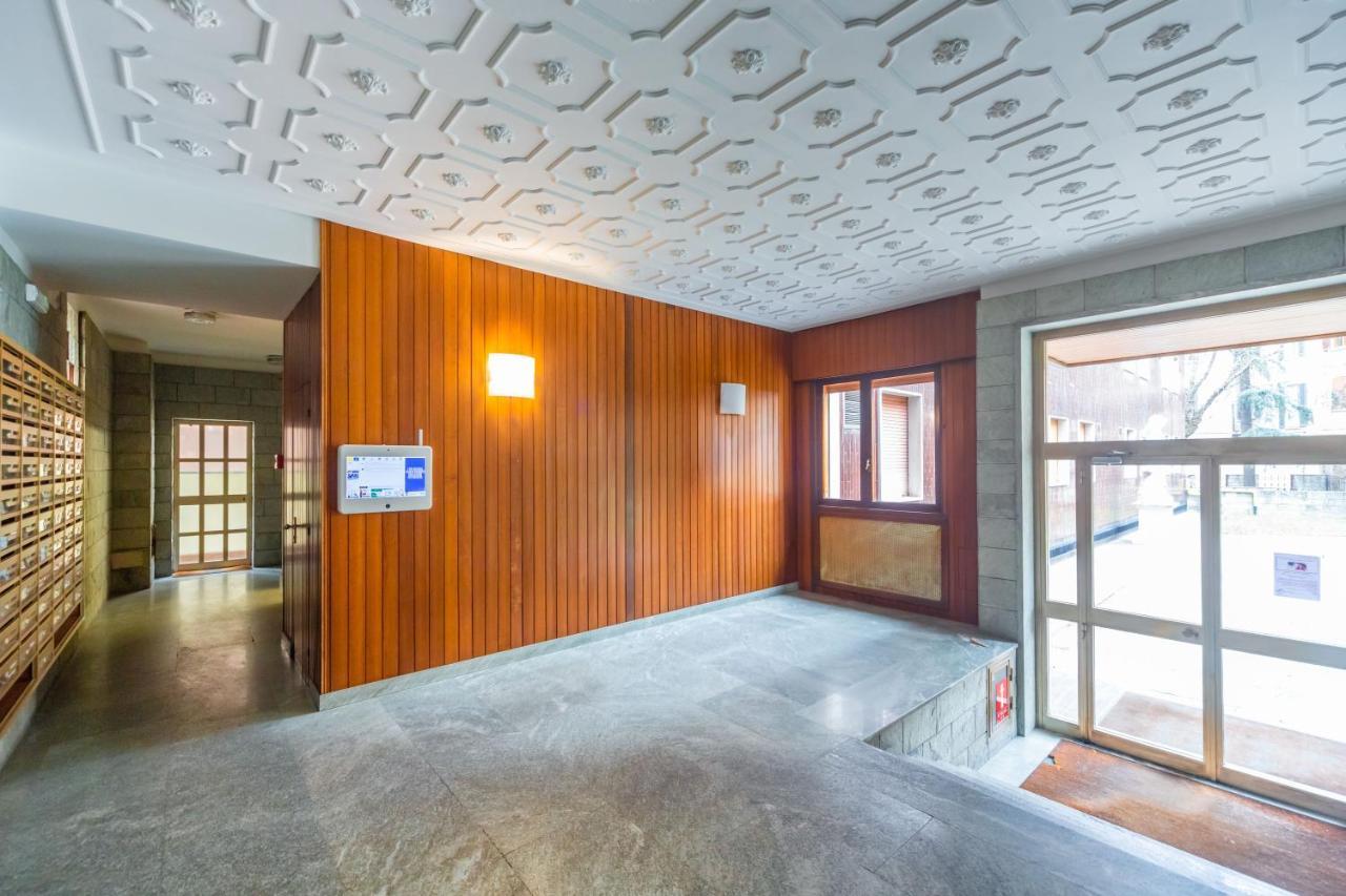 Cozy Apt - Corso Vercelli & Conciliazione M1 Milão Exterior foto