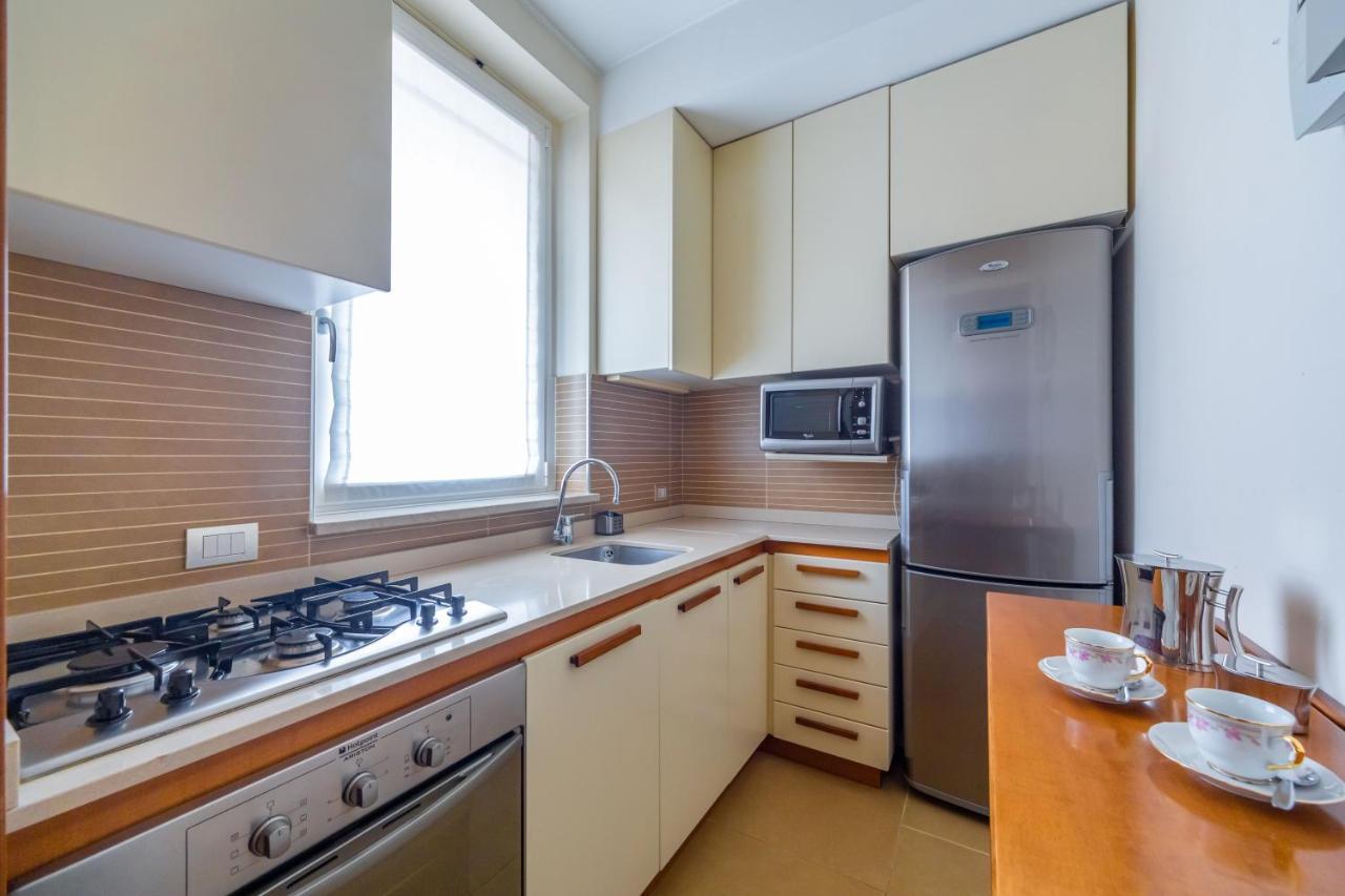 Cozy Apt - Corso Vercelli & Conciliazione M1 Milão Exterior foto