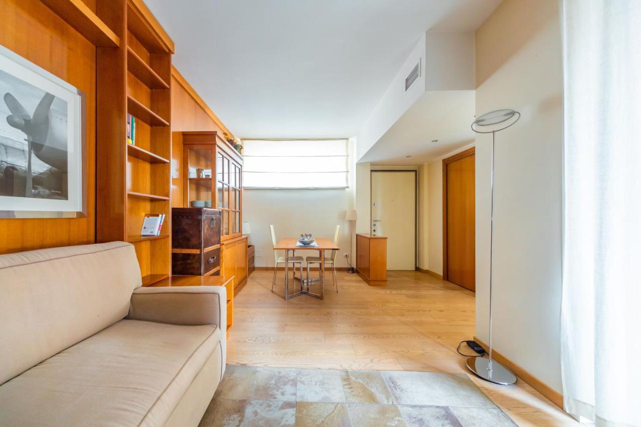 Cozy Apt - Corso Vercelli & Conciliazione M1 Milão Exterior foto
