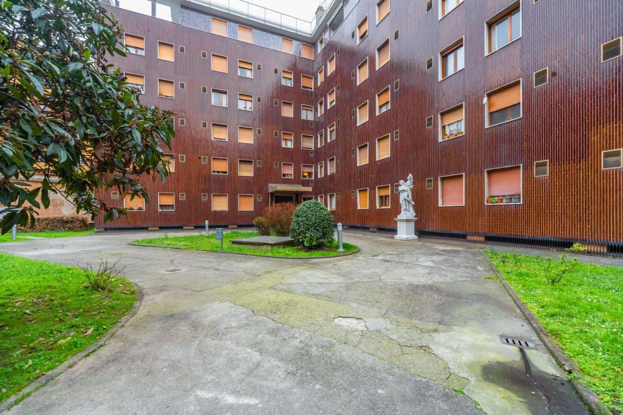 Cozy Apt - Corso Vercelli & Conciliazione M1 Milão Exterior foto